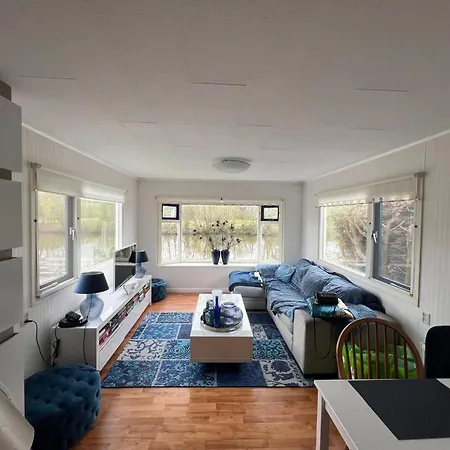 Cosy With Garden Holiday home *
