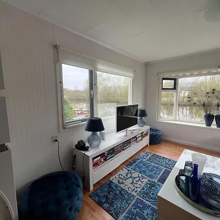 Cosy With Garden Holiday home Ooltgensplaat